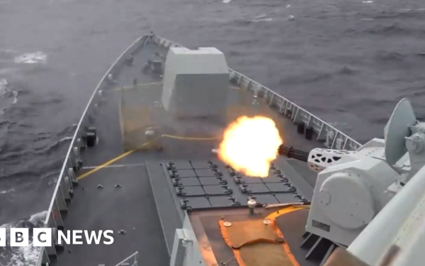 Tensiuni în Taiwan: China demarează exerciții militare cu scopul de a încercui insula China a început în această săptămână manevre militare accentuate în jurul Taiwanului, simulând o posibilă blocare a zonei și atacuri asupra unor ținte strategice, în urma vânzării de armament de către Statele Unite către insula auto-guvernată