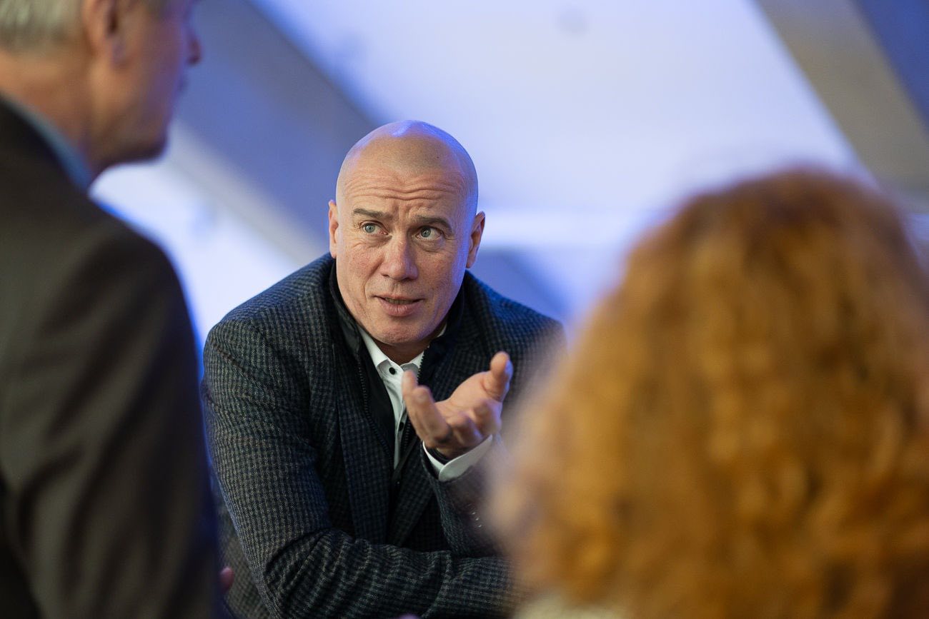 Ministrul Culturii, Andras Demeter, susține modificările anunțate la Legea drepturilor de autor, afirmând că acestea vor aduce beneficii autorilor și artiștilor, chiar dacă unele părți și-au exprimat reticență față de inițiativa guvernamentală