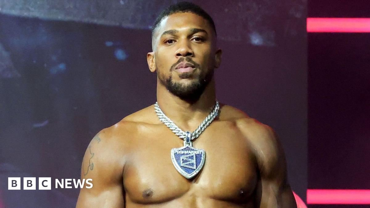 Accident tragic pe autostrada Lagos-Ibadan: Anthony Joshua implicat într-o coliziune mortală Anthony Joshua, celebrul boxer greu britanic, a fost implicat într-un accident de mașină grav, soldat cu moartea a două persoane