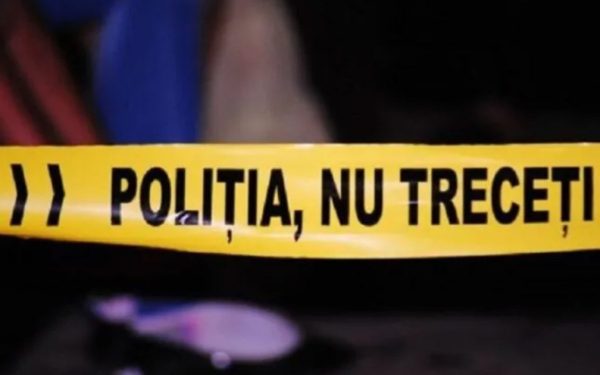 Tragedie în Ploiești: Un bărbat de 51 de ani găsit mort, intoxicație cu monoxid de carbon suspectată Un bărbat în vârstă de 51 de ani a fost găsit mort, marți după-amiază, într-o cameră tehnică a unui complex din Ploiești, iar primele informații sugerează că decesul ar putea fi cauzat de intoxicarea cu monoxid de carbon