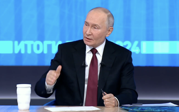 Vladimir Putin anunță o schimbare de abordare în negocierile pentru Ucraina, în timp ce Moscova reacționează la o nouă tentativă de atac asupra sa Președintele rus Vladimir Putin a informat luni liderul de la Casa Albă, Donald Trump, despre intenția de a-și revizui poziția și angajamentele asumate anterior în procesul negocierilor pentru soluționarea conflictului din Ucraina