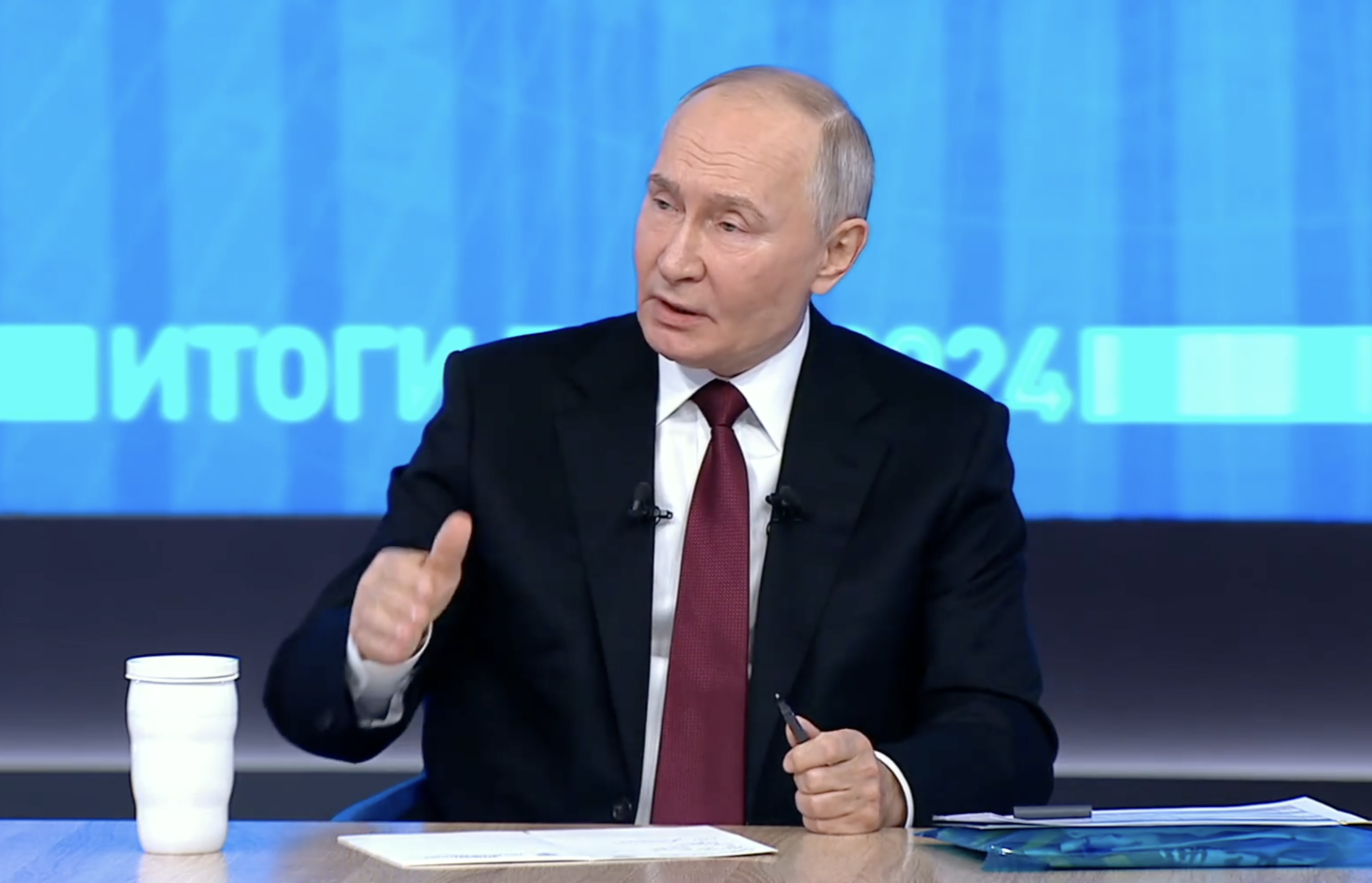 Vladimir Putin anunță o schimbare de abordare în negocierile pentru Ucraina, în timp ce Moscova reacționează la o nouă tentativă de atac asupra sa Președintele rus Vladimir Putin a informat luni liderul de la Casa Albă, Donald Trump, despre intenția de a-și revizui poziția și angajamentele asumate anterior în procesul negocierilor pentru soluționarea conflictului din Ucraina