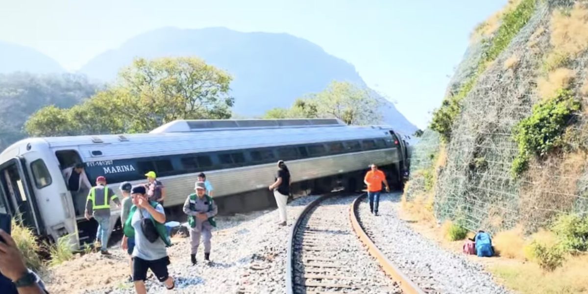 Tren-deraiat-in-Mexic-scaled.jpg - FluxNational