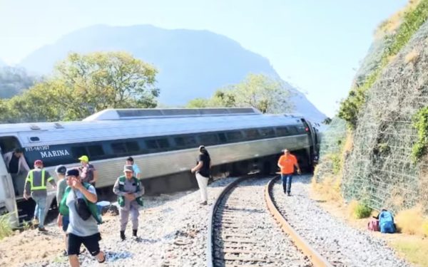 [ad_1] Un tren cu 241 de pasageri și nouă angajați feroviari a părăsit șinele duminică, în statul mexican Oaxaca, potrivit unei declarații a marinelor locale, care administrează această linie