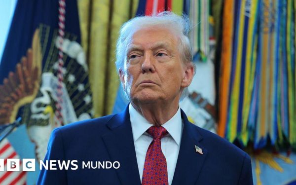 Trump anunță distrugerea unei instalații de droguri în Venezuela, fără confirmări oficiale Președintele Statelor Unite, Donald Trump, a declarat că, săptămâna trecută, țara sa a distrus o instalație de producție de droguri în Venezuela, într-o acțiune care ar putea reprezenta prima intervenție terestră americană în Venezuela după începerea campaniei militare din Caraibe