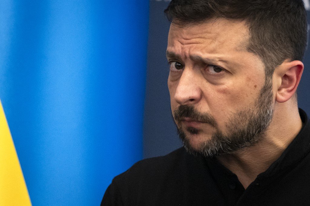 Zelenski: Negocierile de pace cu Rusia rămân într-un impas incert, iar garanțiile de securitate sunt încă departe de a fi stabilite Președintele Ucrainei, Volodimir Zelenski, a abordat recent planurile și perspectivele pentru aderarea Ucrainei la pace, afirmând că situația negocierilor cu Rusia rămâne incertă și complicată