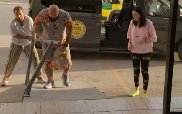 Testul „Au, mami!” la Power Couple: Cătălin Zmărăndescu, impresionat de durerea contracțiilor Băieții din cele nouă cupluri de la „Power Couple” sezonul 3 au trăit aseară una dintre cele mai intense și temute experiențe ale competiției: proba „Au, mami!”