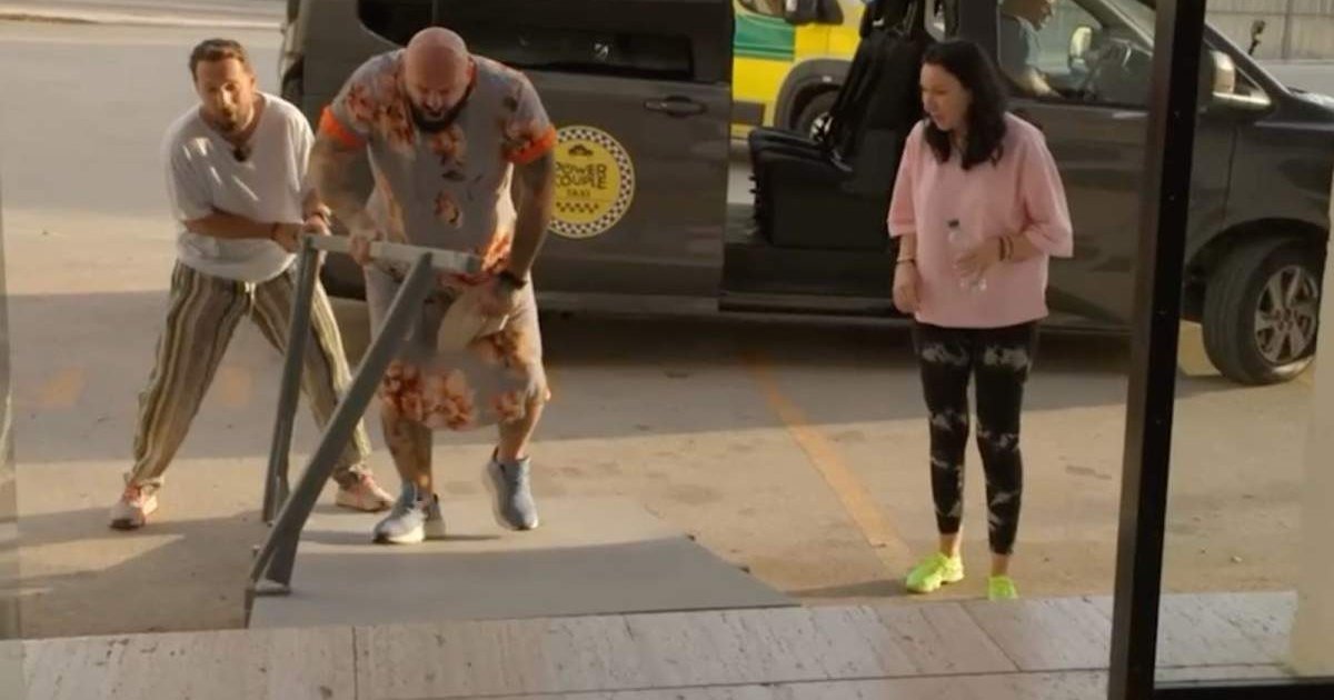 Testul „Au, mami!” la Power Couple: Cătălin Zmărăndescu, impresionat de durerea contracțiilor Băieții din cele nouă cupluri de la „Power Couple” sezonul 3 au trăit aseară una dintre cele mai intense și temute experiențe ale competiției: proba „Au, mami!”