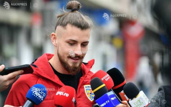 AS Roma în căutarea unei soluții după accidentarea lui Hermoso: Radu Drăgușin, pe lista de transferuri Mario Hermoso, fundașul echipei AS Roma, va lipsi aproximativ o lună după ce a suferit o entorsă de gradul doi la mușchii flexori ai șoldului