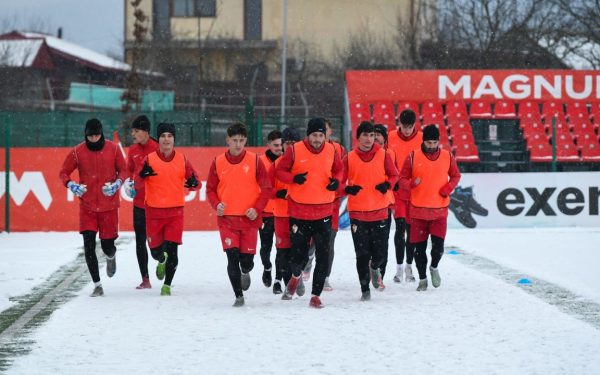 FC Bacău dă startul schimbărilor de lot în pauza de iarnă FC Bacău, echipa moldoveană susținută de frații Pavăl, a început perioada de transferuri cu despărțirea de doi jucători, în cadrul strategiei de reinvestire a lotului