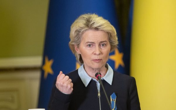 Europa anunță reforme curajoase pentru facilitarea activității companiilor în contextul incertitudinii globale În cadrul Forumului Economic de la Davos, președinta Comisiei Europene, Ursula von der Leyen, a făcut anunțuri importante care indică o intenție clară a Uniunii Europene de a simplifica mediul de reglementare pentru companiile care operează pe continent