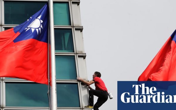 Alex Honnold, senzație pe Taipei 101: o escaladare fără precedent Alex Honnold, celebrul alpinist american, a realizat o escaladare incredibilă a clădirii Taipei 101 în weekend, fără echipamente de protecție sau frânghii