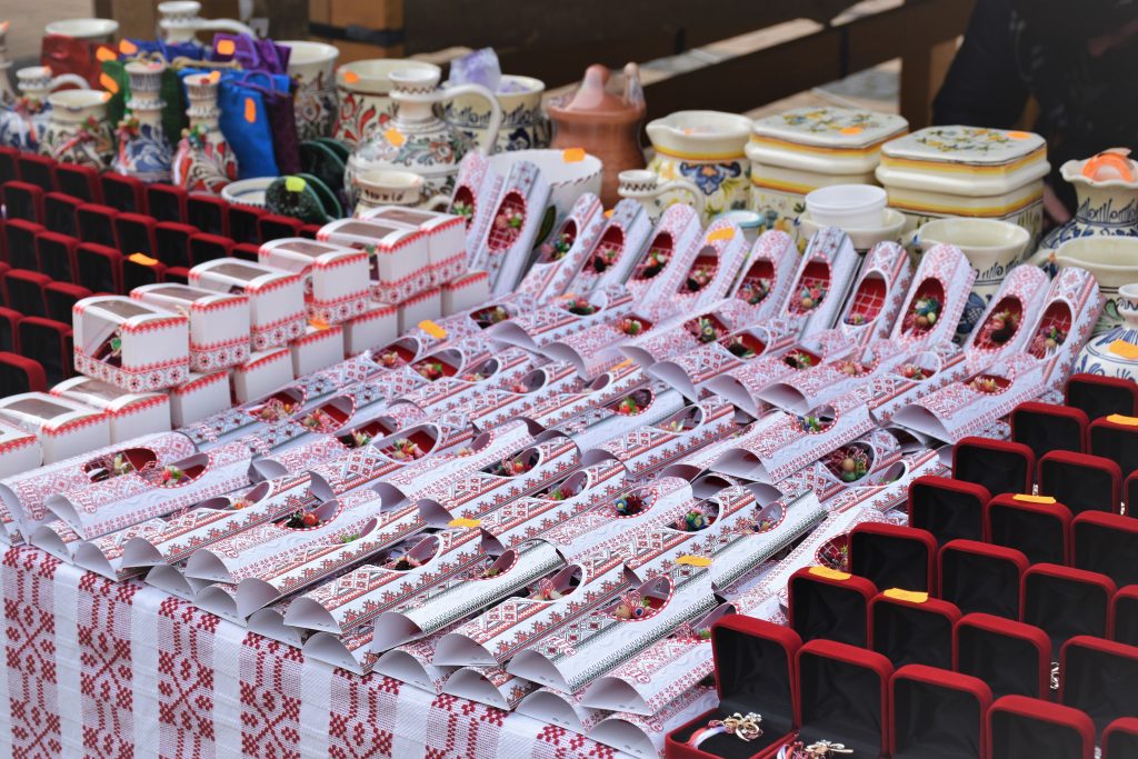 Primăvara se apropie, iar comercianții dornici să-și vândă mărțișoarele în Sectorul 6 al Capitalei au acum o oportunitate clară de a-și expune produsele într-un mod organizat și regulamentat