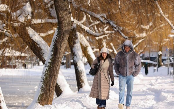 Meteorologii anunță o schimbare semnificativă a vremii în perioada 19 ianuarie – 1 februarie 2026, informând că, după un episod de ger sever, temperaturile vor începe să crească în toate regiunile țării