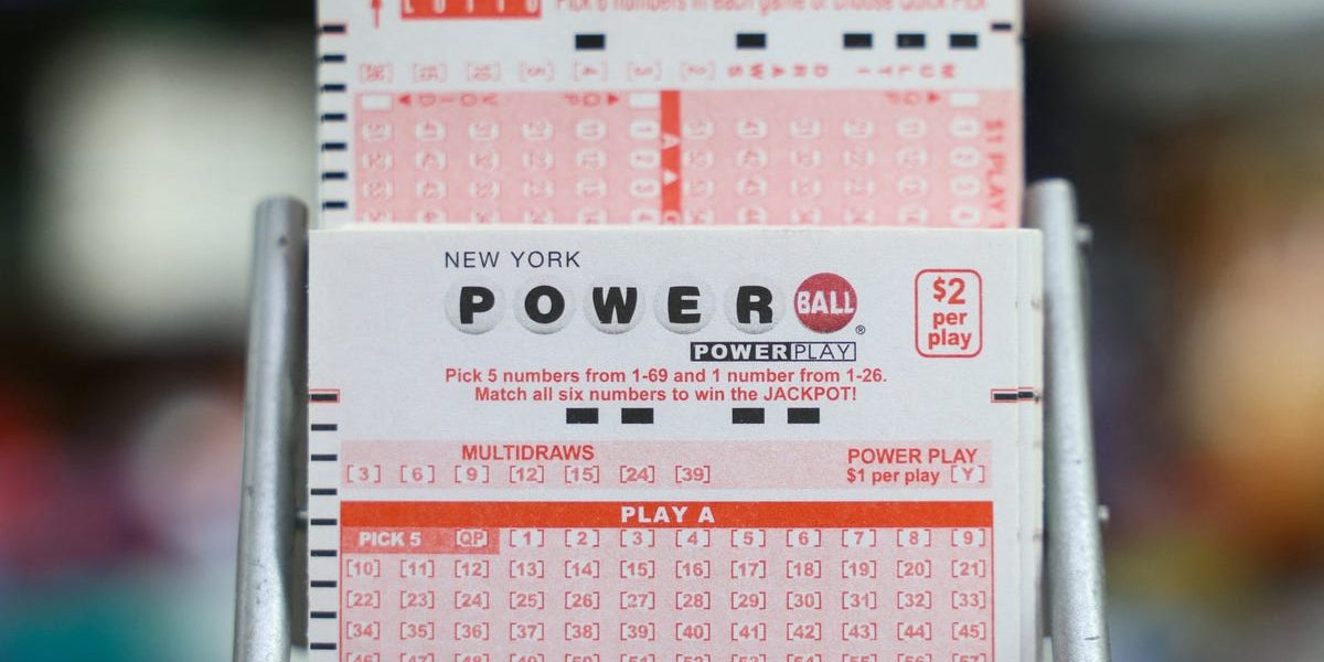 88327102007-20251223-t-231802-z-1121805438-rc-2-mmiafatag-rtrmadp-3-usapowerball-1.JPG - FluxNational