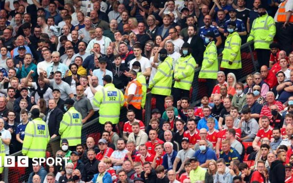 Războiul dintre Leeds și Manchester United: O rivalitate cu rădăcini adânci Leeds United se pregătește să întâmpine Manchester United în cadrul unui meci crucial al Premier League, iar atmosfera la Elland Road promite a fi electrizantă
