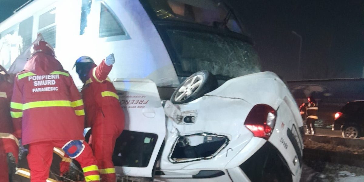 Accident feroviar la Chiajna: trenul R 9427 lovește o mașină răsturnată, evacuare în curs Un incident grav a avut loc marți seară în comuna Chiajna, județul Ilfov, unde un tren aparținând CFR Călători a lovit o mașină răsturnată pe șine