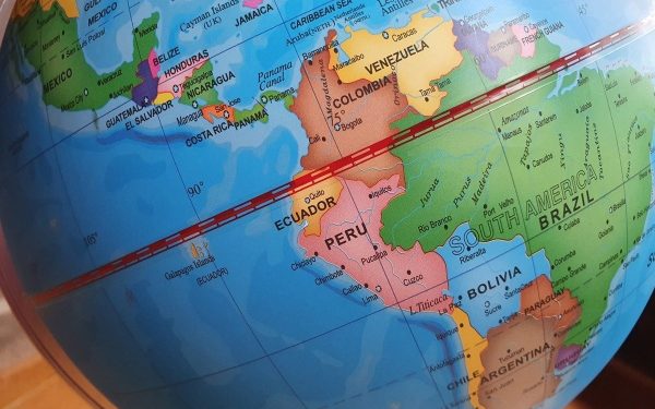 Agenția Europeană pentru Siguranța Aviației (EASA) a emis sâmbătă o recomandare fermă companiilor aeriene din întreaga lume: să evite survolul spațiului aerian al Venezuelei