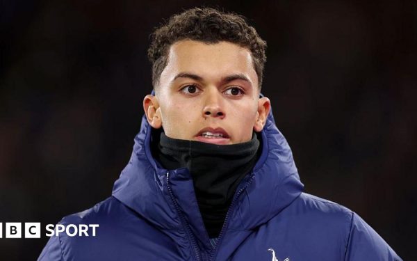 Brennan Johnson face pasul decisiv spre Crystal Palace Atacantul Brennan Johnson va face parte din lotul echipei Crystal Palace pentru meciul de duminică împotriva Newcastle, după ce transferul său de 35 de milioane de lire sterline de la Tottenham a fost finalizat vineri