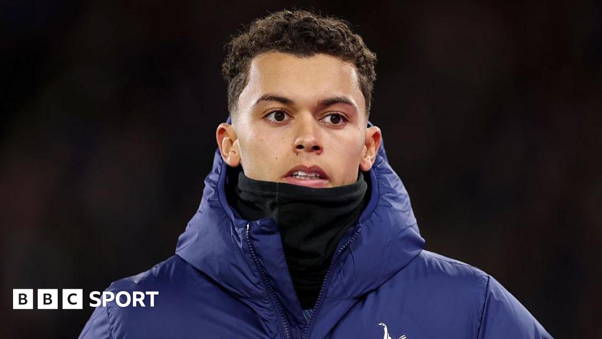 Brennan Johnson face pasul decisiv spre Crystal Palace Atacantul Brennan Johnson va face parte din lotul echipei Crystal Palace pentru meciul de duminică împotriva Newcastle, după ce transferul său de 35 de milioane de lire sterline de la Tottenham a fost finalizat vineri
