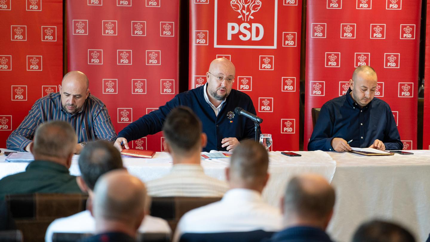 Constantin Rădulescu, liderul PSD Vâlcea, cere menținerea guvernării și acuză opoziția de instabilitate politică Liderul social-democraților din Vâlcea, Constantin Rădulescu, continuă să fie un susținător fervent al menținerii coaliției guvernamentale actuale, judecând că orice schimbare în structura guvernamentală trebuie să vină din partea celor din opoziție, mai exact PNL și USR