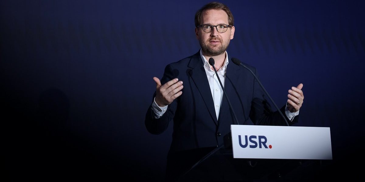 Liderul USR, Dominic Fritz, face apel la partidul de opoziție PSD pentru a se distanța public și clar de atacurile și intimidările îndreptate recent împotriva jurnalistei Emilia Șercan, cunoscută pentru investigarea aprofundată a corupției și a fenomenului de corupție din înalta societate românească