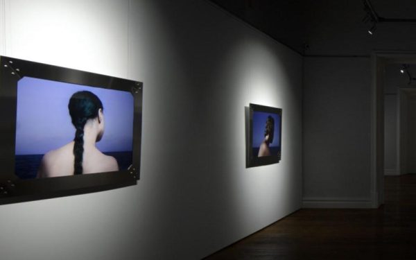 „Dream Welding” – O Nouă Expunere de Fotografie la Societatea de Arte din Malta La galeriile de artă ale Societății de Arte din Malta, din Valletta, a fost inaugurată joi, în prezența unui public entuziast, expoziția „Dream Welding”, ce reunește 12 lucrări de mari dimensiuni semnate Leo Chircop