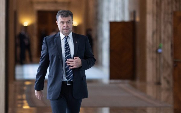 Premierul Ilie Bolojan anunță remanierea în Ministerul Educației: propunerea pentru funcție va fi făcută în ianuarie Ilie Bolojan, premierul interimar al României, a dat vestea așteptată cu privire la viitorul ministru al Educației, afirmând că în luna ianuarie va propune o candidatură pentru această funcție