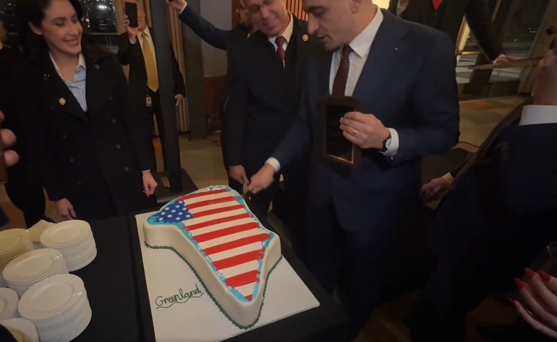 Deputatul PNL Alexandru Muraru îl acuză pe George Simion, liderul AUR aflat în vizită în Statele Unite, că a trecut de la activismul naționalist la un flirt periculos cu geopolitica, într-o mișcare criticată ca fiind nepotrivită pentru un politician de rang înalt