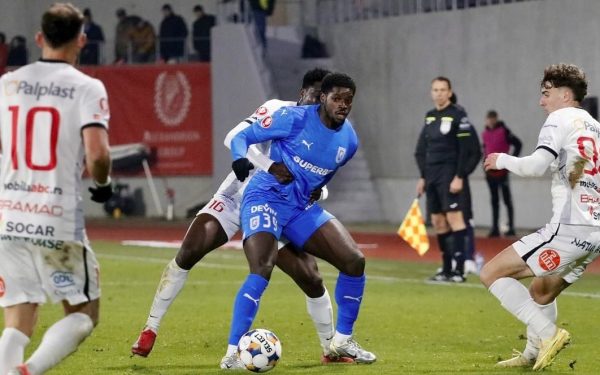 Nsimba, exclus de la echipă: nemulțumiri și un eventual transfer iminent Atacantul francez Steven Nsimba a fost scos din calculele antrenorului Filipe Coelho în meciurile cu AEK Atena și Csikszereda, în ciuda unei perioade inițiale promițătoare