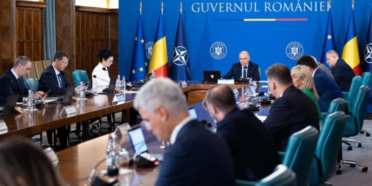 Guvernul sprijină legea care interzice cumulul pensie-salariu la bugetari Guvernul român a discutat, în primă lectură, proiectul de lege care vizează interzicerea cumulului pensiei și salariului pentru bugetari, o măsură destinată în special beneficiarilor de pensii speciale