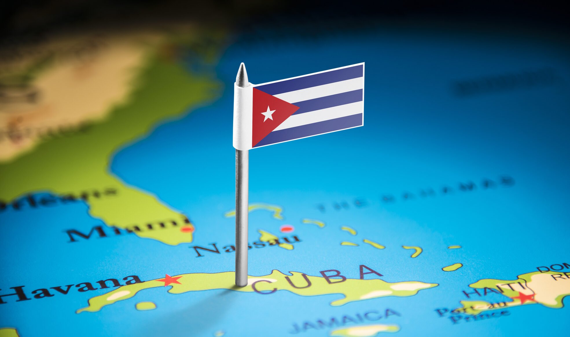 Guvernul mexican, în dilema: continuarea exporturilor de petrol către Cuba, un echilibru fragil între sprijin şi posibile repercusiuni Criza economică tumultoasă din Cuba, însoțită de sancțiuni și de o nevoie acută de ajutor extern, a persistat timp de decenii