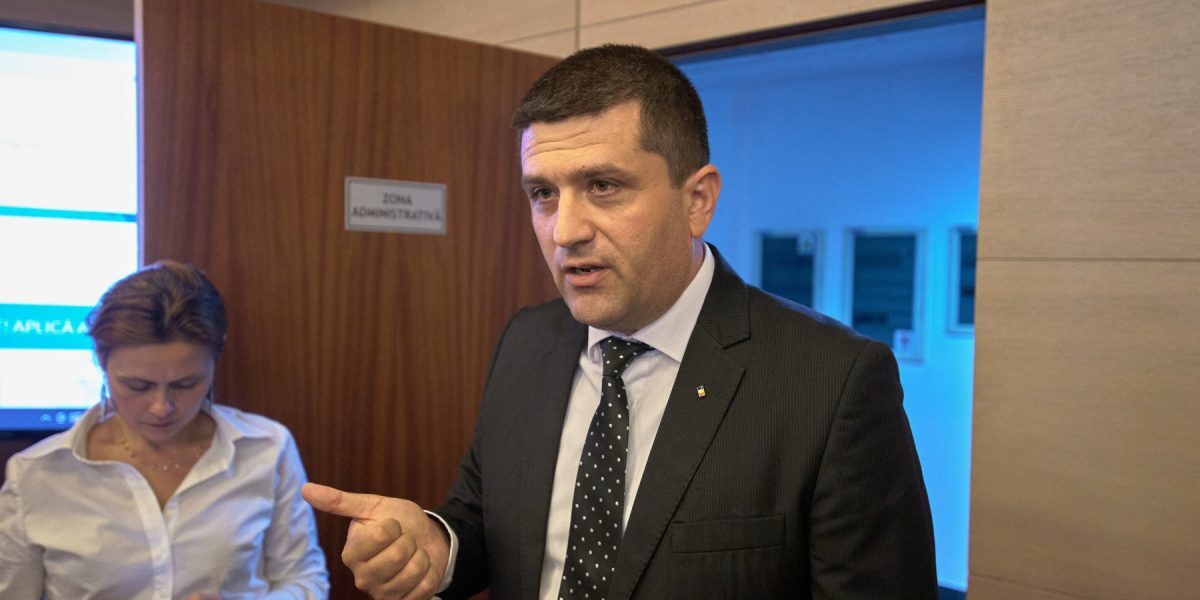România își schimbă traiectoria în domeniul bugetar, după ani de promisiuni și promiscuitate financiară, în timp ce problemele economice persistă din cauza gestionării iresponsabile din trecut