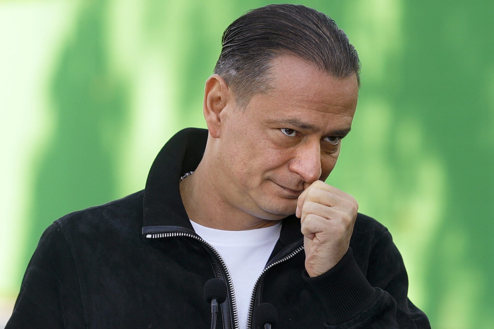 Primăria Sectorului 4 începe 2026 cu un paradox financiar: bani necheltuiți și împrumuturi record Anul 2026 a adus Sectorul 4, unul dintre cele mai dinamice sectoare ale Capitalei, într-o situație financiară paradoxală: pe de o parte, administrația raportând un excedent bugetar de aproape 10 milioane de lei, iar pe de altă parte, pregătindu-se să contracteze noi credite pentru a acoperi cheltuieli majore