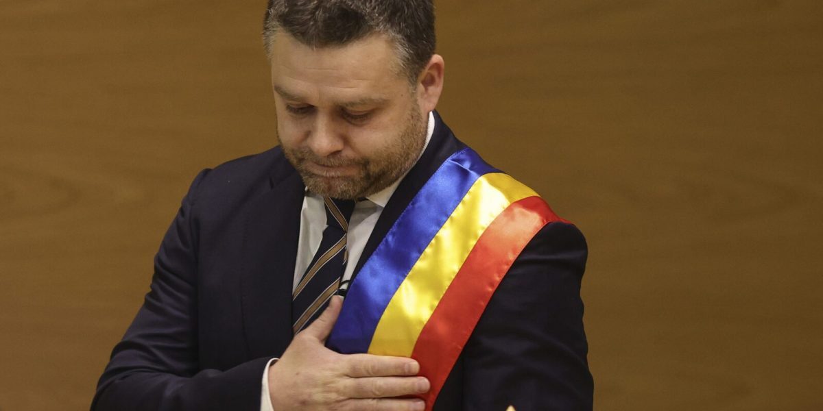 Primarul general al Capitalei, Ciprian Ciucu, a anunțat, joi seară, intenția de a majora prețul biletului pentru transportul în comun STB, în condițiile în care spun că situația actuală nu mai poate fi suportată de bugetul local