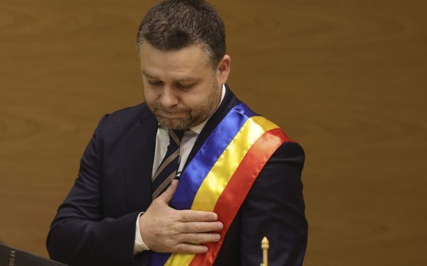 Primarul general al Capitalei, Ciprian Ciucu, a anunțat, joi seară, intenția de a majora prețul biletului pentru transportul în comun STB, în condițiile în care spun că situația actuală nu mai poate fi suportată de bugetul local