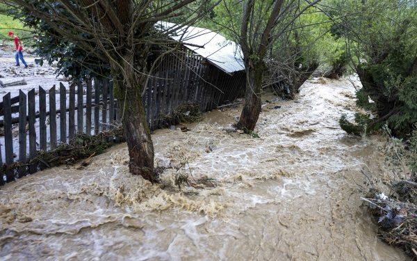 Avertizare cod galben de inundații pe râuri din opt județe