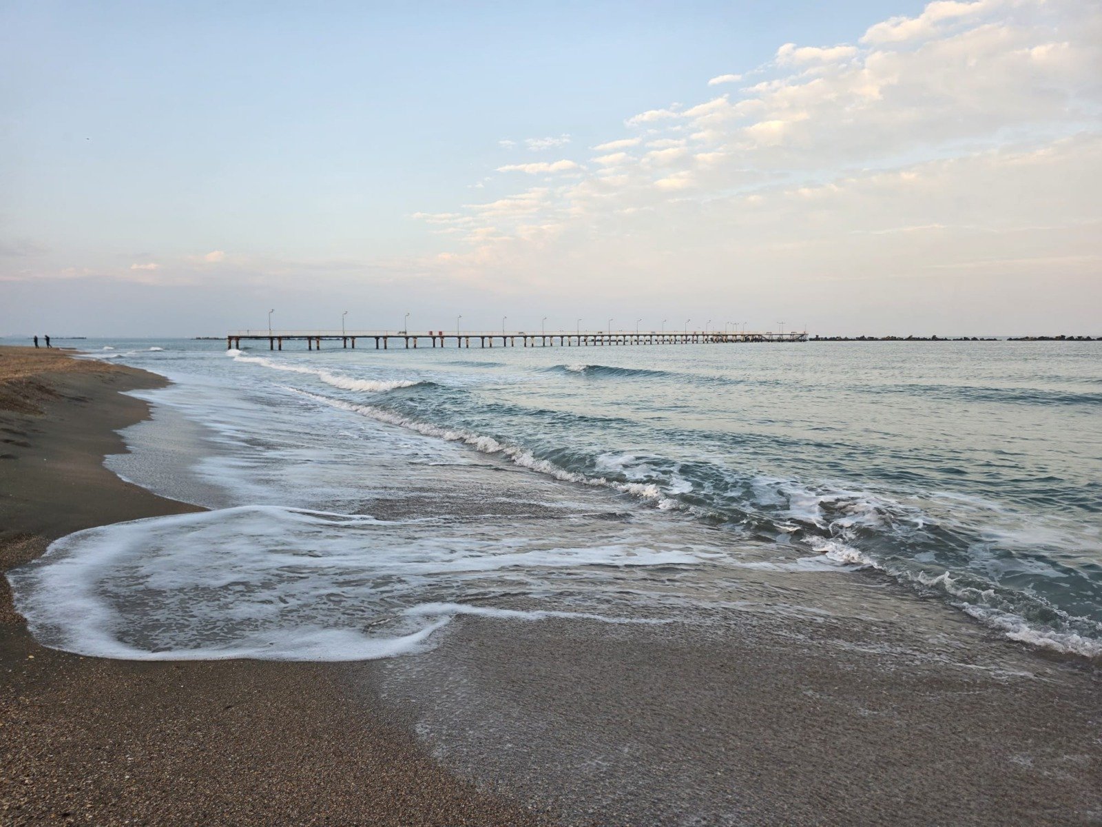 Curtea Constituțională a României (CCR) a fost convocată miercuri pentru a dezbate sesizarea formulată de președintele Klaus Iohannis asupra Legii pentru modificarea și completarea Ordonanței de urgență a Guvernului 19/2006, lege care reglementează utilizarea plajei Mării Negre și controlul asupra acesteia