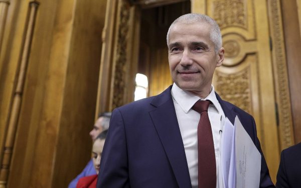 Ministrul Justiției, Radu Marinescu, a declarat marți seara că autoritățile din sistemul penitenciar se confruntă cu o problemă majoră legată de resursele insuficiente pentru a asigura paza deținuților care primesc permise de liberă circulație