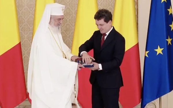 Președintele Nicușor Dan a primit cadouri în valoare de peste 50.000 de lei în anul 2022, ceea ce ridică semne de întrebare privind valorile și protocolul de primire a oferelor oficiale în cadrul aparatului prezidențial