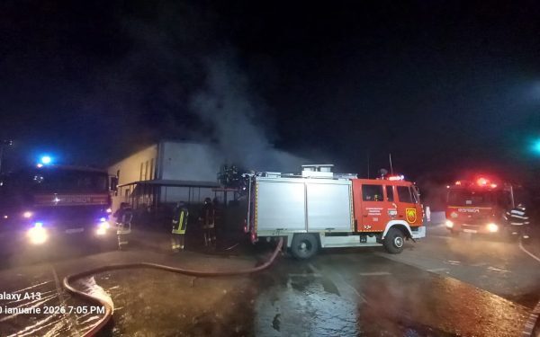Trei angajați ai unui abator din Gheorgheni au fost răniți în urma unui incendiu izbucnit în hala de producție, eveniment ce a provocat îngrijorare în comunitate și a atras atenția autorităților locale