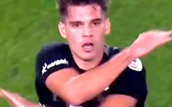 Ianis Hagi, suspendat după un meci tensionat – Alanyaspor și Rizespor împart punctele Meciul din SuperLiga Turcă dintre Alanyaspor și Rizespor s-a încheiat cu un rezultat de 1-1, dar pentru Ianis Hagi, duelul a avut și un aspect negativ
