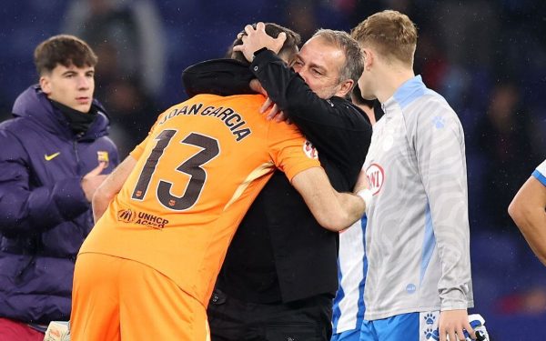 Barcelona obține victoria în fața Espanyol, grație unui Joan Garcia de excepție Barcelona a învins Espanyol cu 2-0, consolidându-și poziția de lider în LaLiga, dar nu fără momente de intensitate pe terenul RCDE Stadium