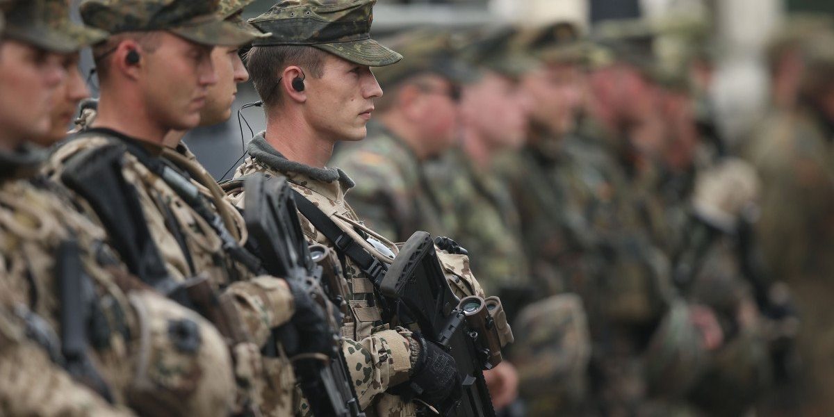 Germania mobilizează trupe în Groenlanda din cauza amenințărilor ruse și chineze Germania a decis trimiterea unei echipe de trupe în Groenlanda, ca parte a unei misiuni de recunoaștere, pentru a evalua măsurile necesare în fața amenințărilor percepute din partea Rusiei și Chinei în regiunea Arctică