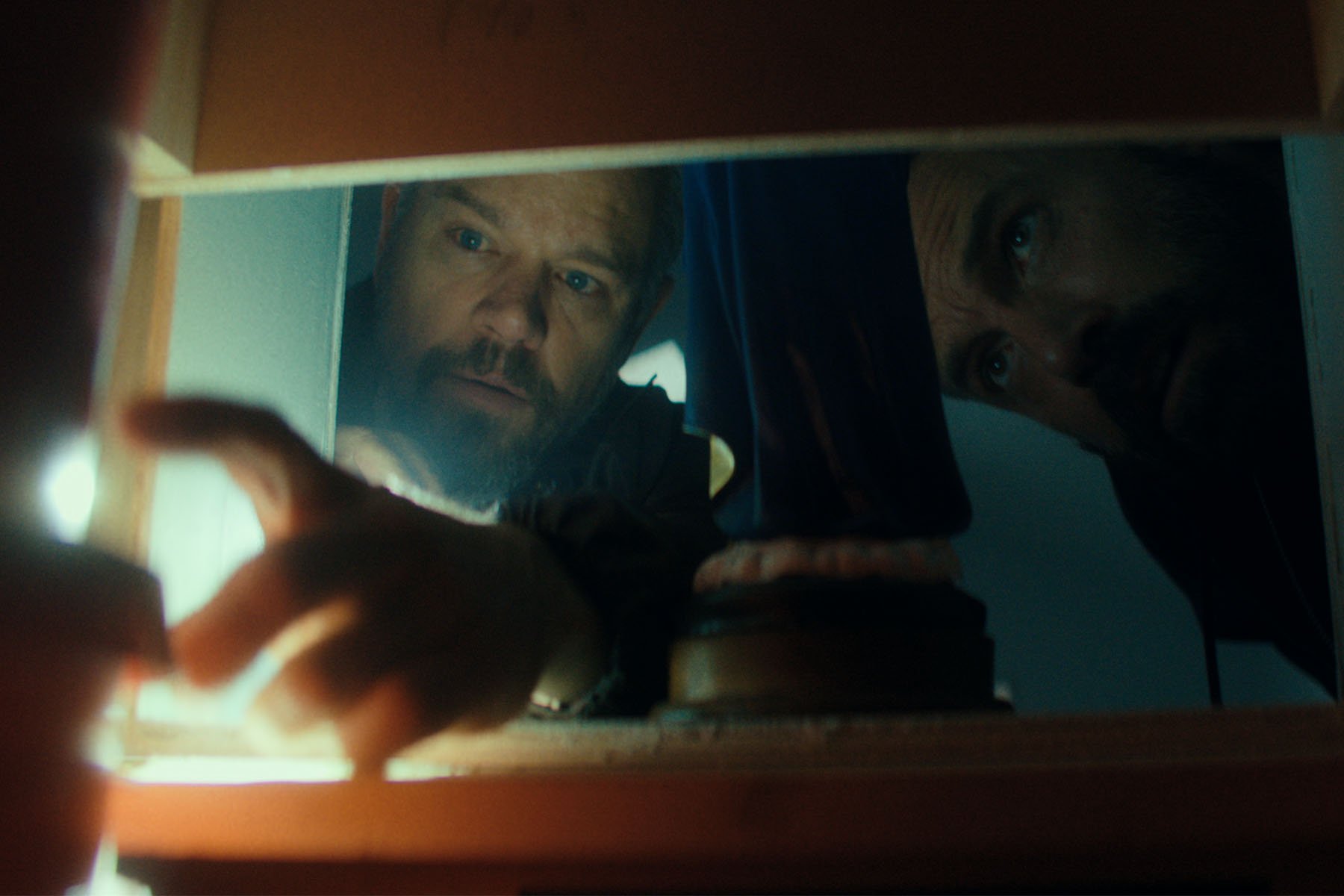 „The Rip”: Netflix încheie un acord istoric pentru a sprijini echipa de producție Netflix a reușit să capteze atenția criticilor și a fanilor deopotrivă cu noul său film polițist de acțiune „The Rip” (Tentația Corupției), avându-i în rolurile principale pe cei doi actori și prieteni de-o viață, Matt Damon și Ben Affleck