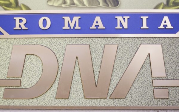 DNA, percheziții la Grupul Grampet: Direcții în dosarul de mită Procurorii Direcției Naționale Anticorupție (DNA) au descins marți la sediul Grupului Grampet, controlat de afaceristul Gruia Stoica, și la locuința directorului unei societăți din cadrul acestui grup, Cristian Rădulescu