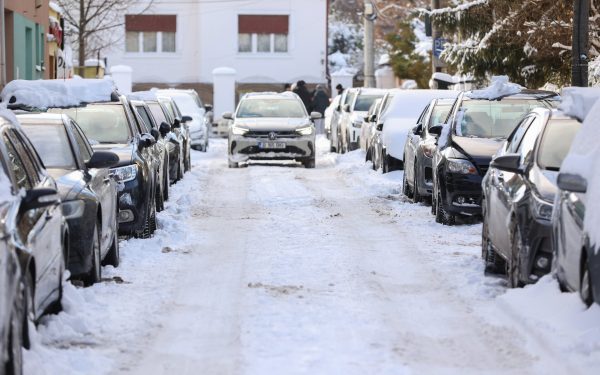 Ninsori în București: Avertizări meteorologice și temperaturi extrem de scăzute Ninsorile au debutat în București sâmbătă noapte, când meteorologii anunțau un strat de zăpadă de aproximativ 5 centimetri