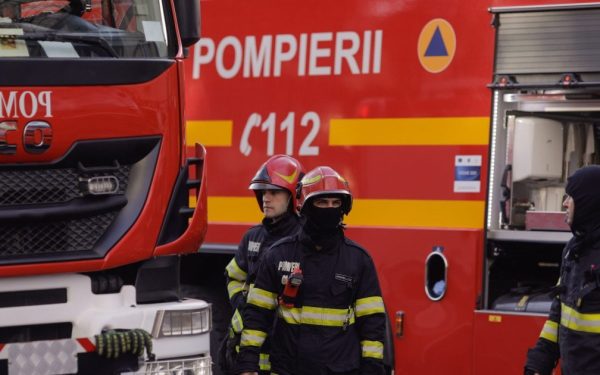 Tragedie la Brașov: Un adolescent a murit într-un incendiu devastator Luni dimineață, un adolescent de 16 ani a fost găsit mort într-o locuință din localitatea Satul Nou, județul Brașov, care a fost cuprinsă de flăcări