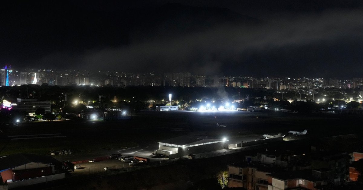 Explozie puternică la Caracas, implicând o bază militară Noaptea de vineri spre sâmbătă a fost marcată de explozii puternice la Caracas, capitala Venezuelei, în apropierea unei baze militare importante