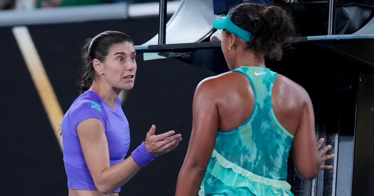 Sorana Cîrstea, eliminată de Naomi Osaka la Australian Open cu tensiuni pe teren Jucătoarea română de tenis Sorana Cîrstea a suferit o înfrângere dramatică în runda a doua a turneului Australian Open, cedând în fața japonezei Naomi Osaka cu scorul de 6-3, 4-6, 6-2